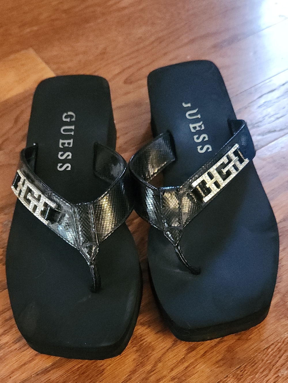 GUESS Black Metallic Logo Thong Sandals